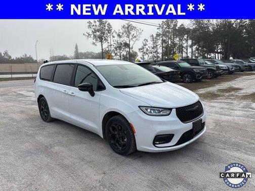 2024 Chrysler Pacifica Hybrid Select