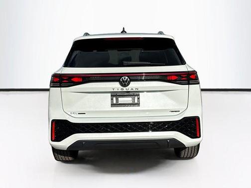 2026 Volkswagen Tiguan 2.0T SEL