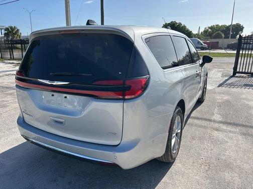 Silver Mist Clearcoat 2024 Chrysler Pacifica Touring-L