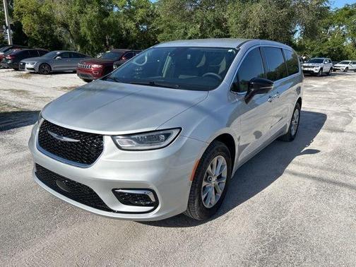 Silver Mist Clearcoat 2024 Chrysler Pacifica Touring-L