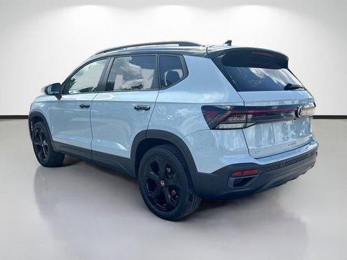Alpine Grey With Black Roof 2025 Volkswagen Taos 1.5T SE Black