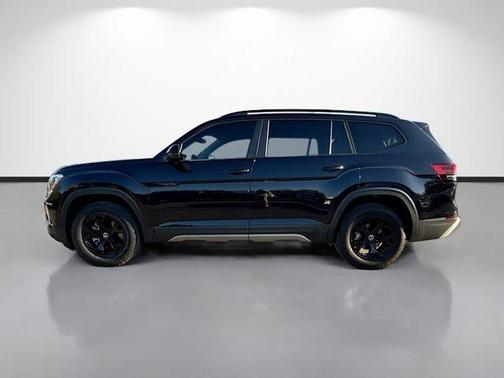 Deep Black Pearl Effect 2024 Volkswagen Atlas 2.0T Peak Edition SEL