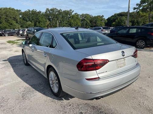 Reflex Silver Metallic 2017 Volkswagen Passat 1.8T SE
