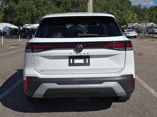 2025 Volkswagen Tiguan 2.0T SE