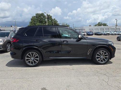 2022 BMW X5 M50i