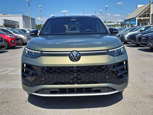 2025 Volkswagen Tiguan 2.0T SEL R-Line