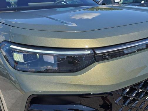 2025 Volkswagen Tiguan 2.0T SEL R-Line