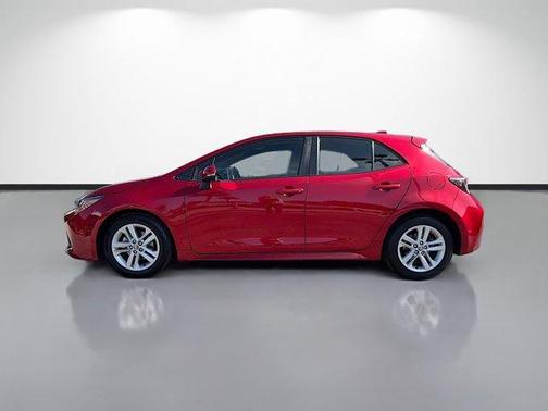 Finish Line Red / Midnight Black Metallic 2022 Toyota Corolla Hatchback SE