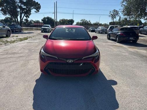 Finish Line Red / Midnight Black Metallic 2022 Toyota Corolla Hatchback SE