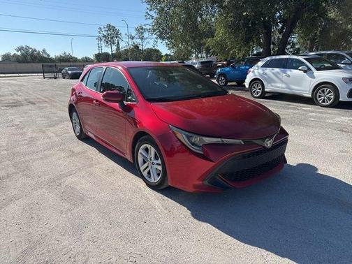 Finish Line Red / Midnight Black Metallic 2022 Toyota Corolla Hatchback SE
