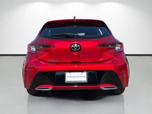 Finish Line Red / Midnight Black Metallic 2022 Toyota Corolla Hatchback SE