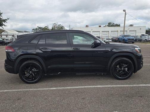 2026 Volkswagen Atlas Cross Sport 2.0T SEL R-Line Black