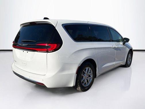 2024 Chrysler Pacifica Touring-L