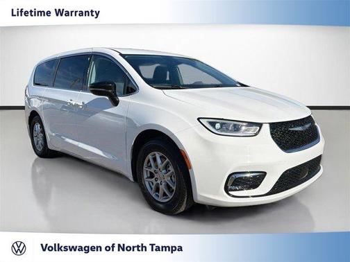 2024 Chrysler Pacifica Touring-L