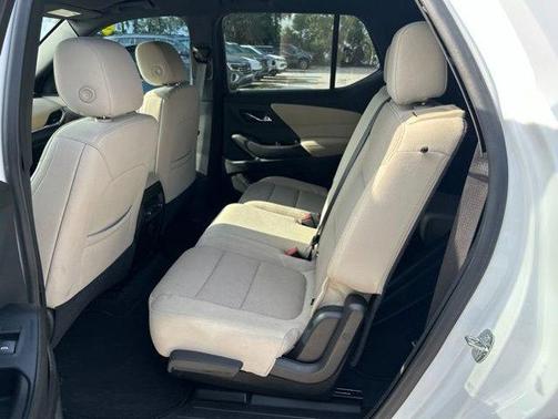 Summit White 2022 Chevrolet Traverse LS