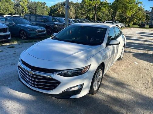 Summit White 2024 Chevrolet Malibu LT