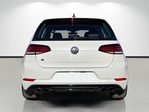 2018 Volkswagen Golf R 2.0T w/DCC & Navigation