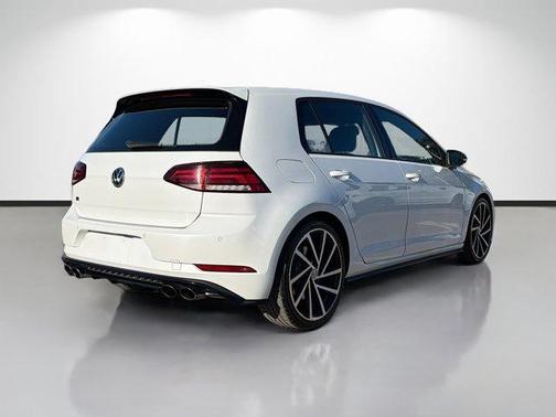 2018 Volkswagen Golf R 2.0T w/DCC & Navigation