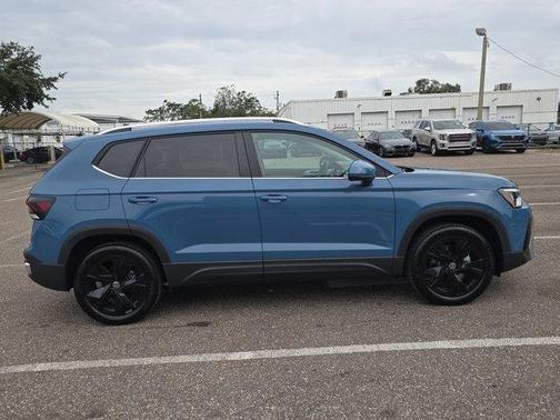 2025 Volkswagen Taos 1.5T SE