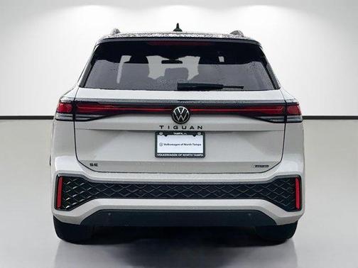 Sandstone 2026 Volkswagen Tiguan 2.0T SE R-Line Black