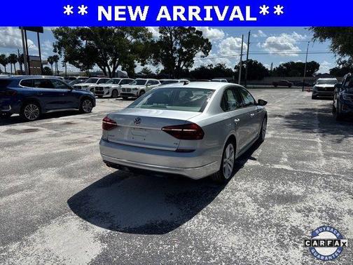 2018 Volkswagen Passat 2.0T R-Line