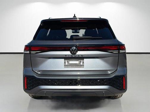Platinum 2026 Volkswagen Tiguan 2.0T SE R-Line Black