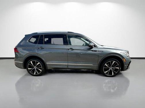 Platinum Gray Metallic 2022 Volkswagen Tiguan 2.0T SEL R-Line