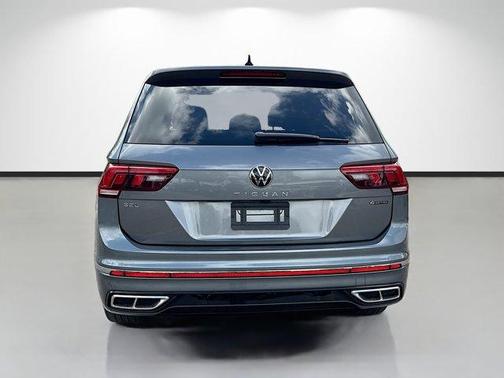 Platinum Gray Metallic 2022 Volkswagen Tiguan 2.0T SEL R-Line