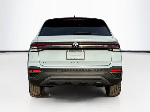 2026 Volkswagen Taos 1.5T SE Black