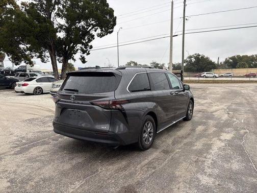 2025 Toyota Sienna XLE