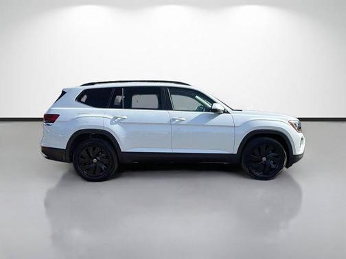 Opal White Pearl 2026 Volkswagen Atlas 2.0T SE W/TECHNOLOGY