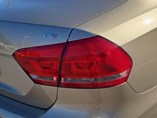 2015 Volkswagen Passat 1.8T Auto Wolfsburg Ed