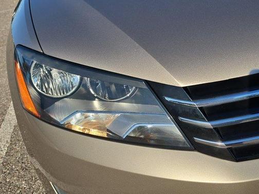 2015 Volkswagen Passat 1.8T Auto Wolfsburg Ed