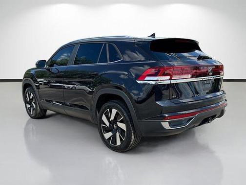 Deep Black Pearl Effect 2024 Volkswagen Atlas Cross Sport 2.0T SE w/Technology