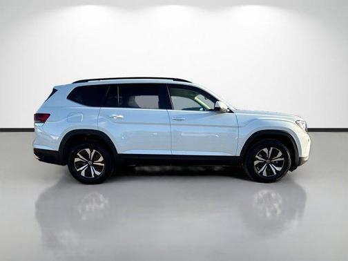 Opal White Pearl 2026 Volkswagen Atlas 2.0T SE