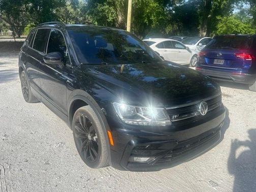 Deep Black Pearl Effect 2021 Volkswagen Tiguan 2.0T SE R-Line Black