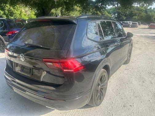 Deep Black Pearl Effect 2021 Volkswagen Tiguan 2.0T SE R-Line Black
