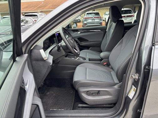 2025 Volkswagen Tiguan 2.0T SE