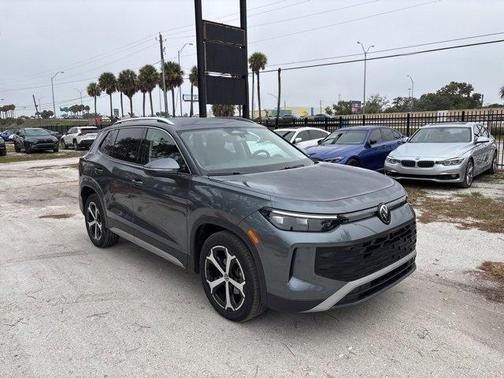 2025 Volkswagen Tiguan 2.0T SE