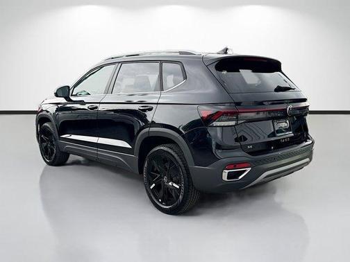 Black 2026 Volkswagen Taos 1.5T SE