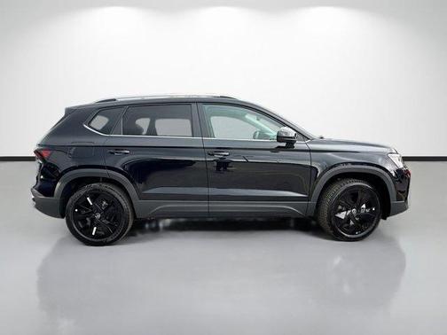 Black 2026 Volkswagen Taos 1.5T SE