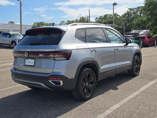 2025 Volkswagen Taos 1.5T SE
