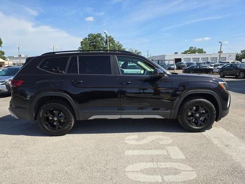 2025 Volkswagen Atlas 2.0T Peak Edition