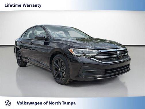 Deep Black Pearl Effect 2024 Volkswagen Jetta 1.5T SE