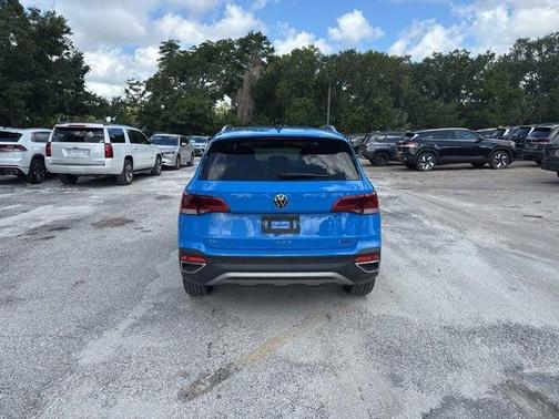 Cornflower Blue 2024 Volkswagen Taos 1.5T SEL