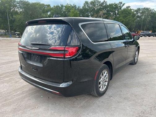 Diamond Black 2025 Chrysler Pacifica Select