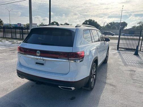 Pure White 2024 Volkswagen Atlas 2.0T SE w/Technology