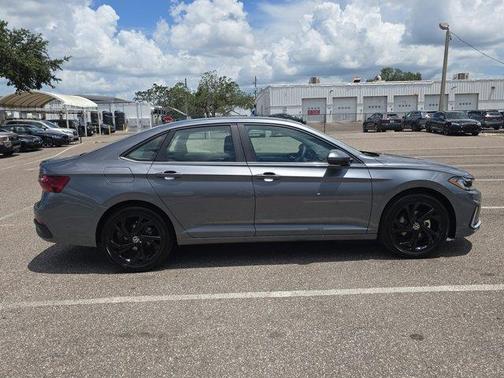 2025 Volkswagen Jetta 1.5T SE