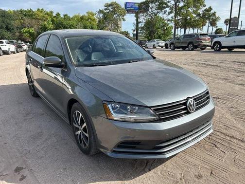 Platinum Gray Metallic 2017 Volkswagen Jetta 1.4T SE