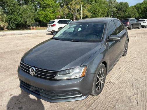 Platinum Gray Metallic 2017 Volkswagen Jetta 1.4T SE